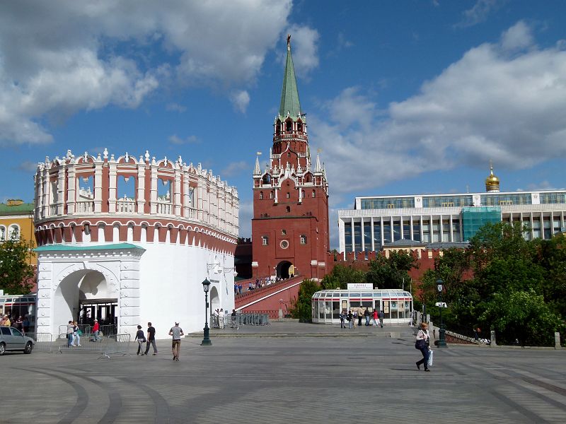 19 Kremlin Entree Tours Koutoufia 1516 et Trinite 1495.JPG